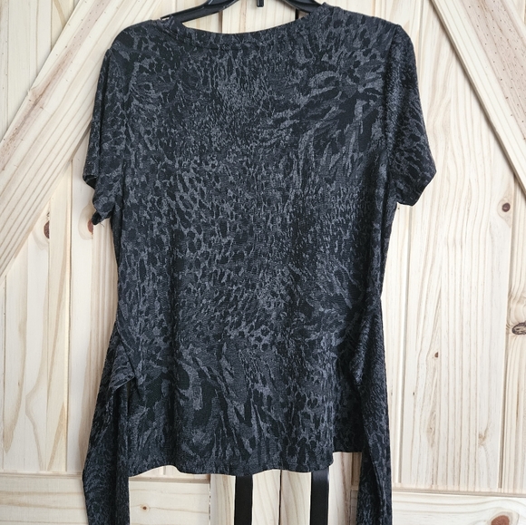 Simply Vera Woman's size L Leppard Print Short Sleeve Top - Picture 3 of 3